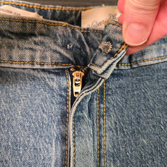 Universal Thread Womens 16W no button Balloon Jeans Light Wash Denim Relaxed Fit - Picture 7 of 8